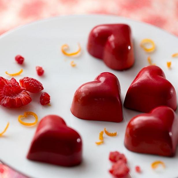 Come preparare cioccolatini a forma di cuore al lampone