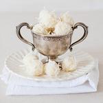 Schneeballtrüffel mit Kokosflocken