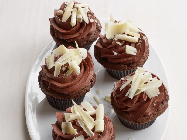 So backt man Schokoladen-Cupcakes