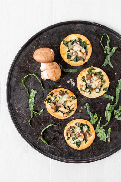 Come preparare - Mini pizze con funghi e cavolo nero