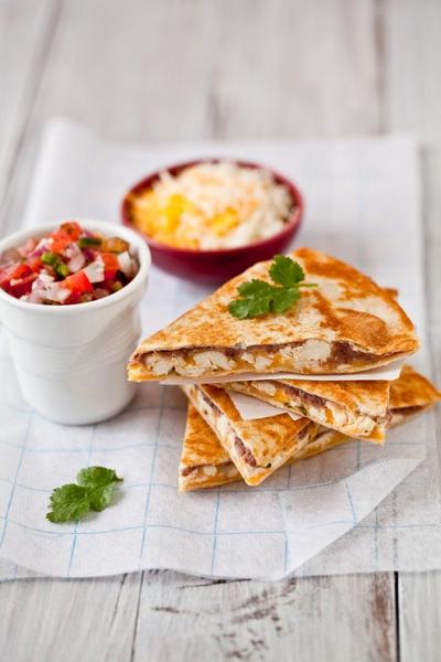 Zubereitung – Quesadilla mit Hähnchen, schwarzen Bohnen und Salsa