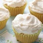 Vanille-Cupcake mit veganer Sahne