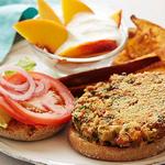 Veggie-Burger mit einem Bohnen- und Grünkohl-Patty