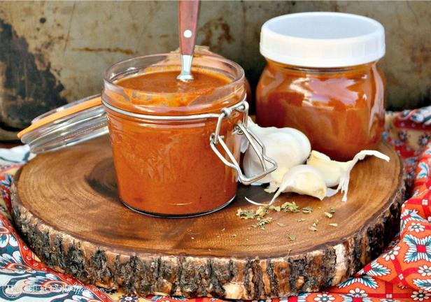 Wie man rote Enchilada-Sauce zubereitet