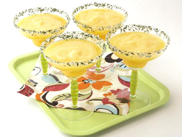 So bereiten Sie eine tropische Mango-Margarita zu