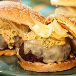 Cheeseburger mit geschmolzenem Käse