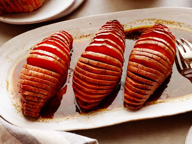Wie man eine gegrillte Süßkartoffel-Akkordeon-Rezeptur zubereitet