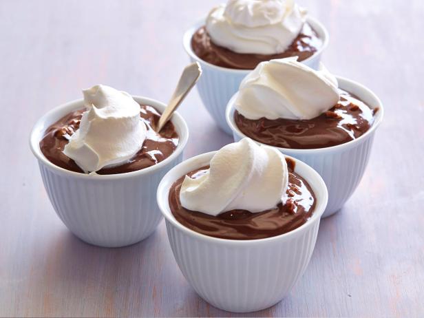 Come preparare il budino con gocce di cioccolato bianco