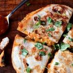 Hähnchen-Quesadilla mit BBQ-Sauce