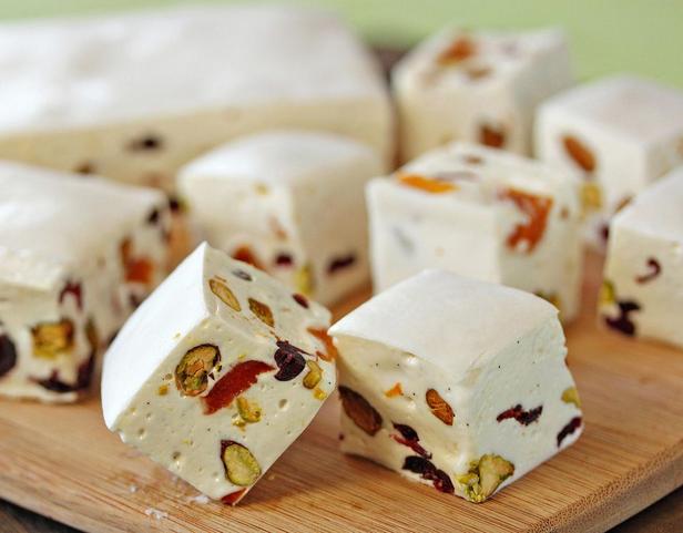 Wie man weißes Schokoladennougat herstellt