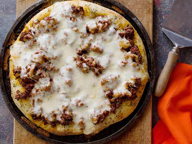 Wie man Pizza mit Hackfleisch zubereitet