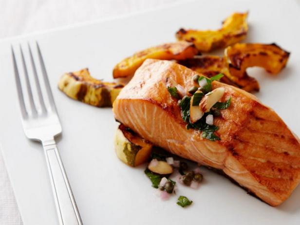 Ofengebackener Lachs mit Salat
