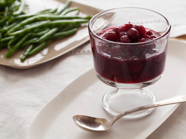 Wie man Cranberry-Apfel-Ingwer-Chutney zubereitet