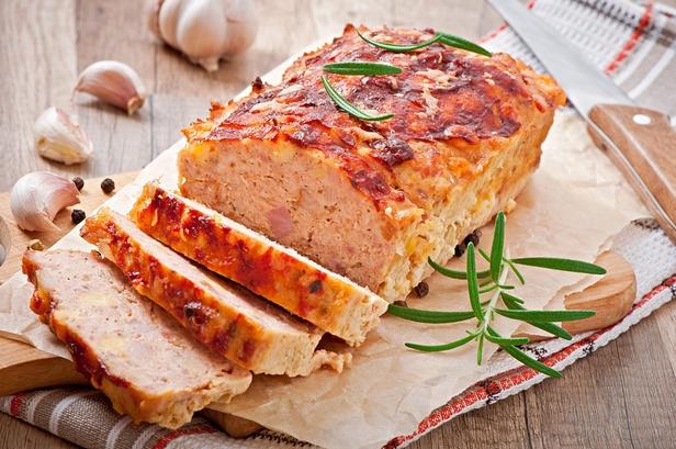 Come preparare il polpettone di tacchino con formaggio e pancetta