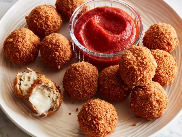 Come preparare le polpette di pollo impanate con formaggio