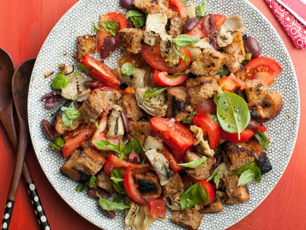 Kuidas teha panzanellat artišokkide ja tomatitega