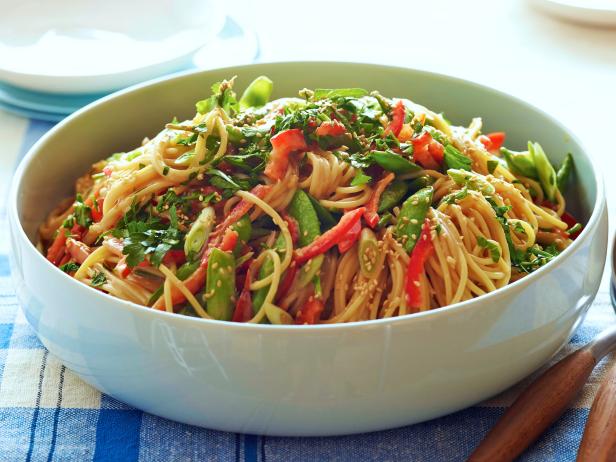 Çıtır Spagetti Salatası Nasıl Yapılır?