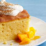 Drei-Milch-Kuchen (Tres Leches) mit Mango