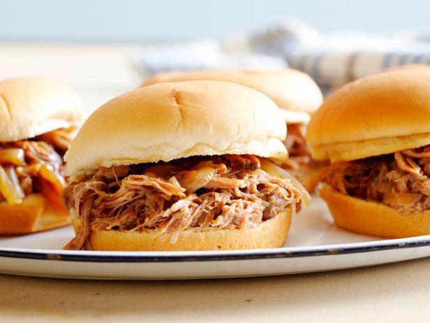 So bereiten Sie Schweinefleisch-Sandwiches aus dem Slow Cooker zu
