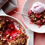 Brown Betty Dessert mit gegrilltem Rhabarber