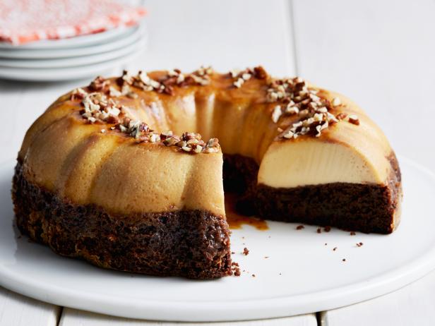 Wie man einen Schokoladenflan-Kuchen mit Soufflé zubereitet