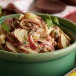Texas-Kartoffelsalat mit Senf und eingelegten Zwiebeln