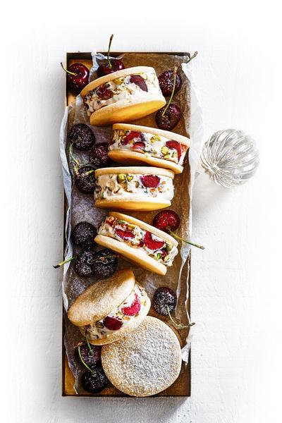 So macht man Mini-Eiscreme-Keks-Sandwiches