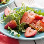 Salat mit Erdbeeren und Rucola