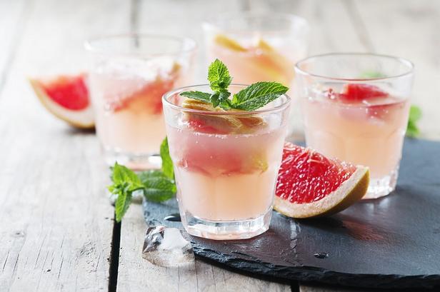 So bereiten Sie einen Grapefruit-Spritzer zu