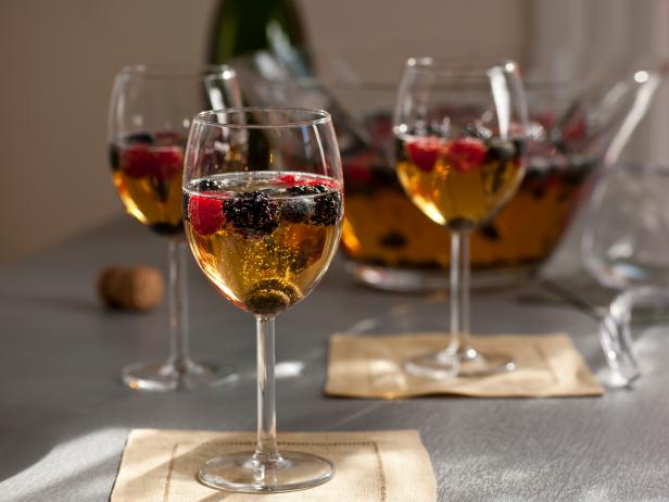 Come preparare la sangria di frutta con Cava