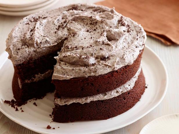 Schokoladenkuchen mit Oreo-Keksen und Frischkäse-Frosting