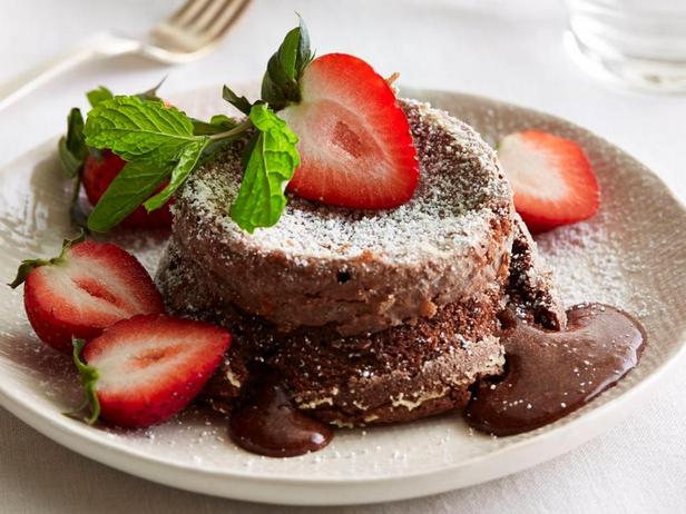 Schokoladenfondant mit Beeren