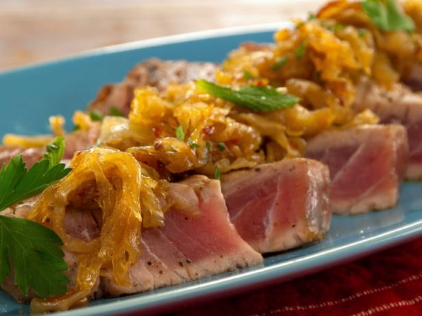 Zubereitung - Gegrillter Thunfisch mit karamellisierten Zwiebeln, Zimt und Minze