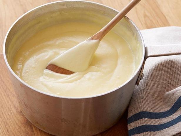 Mascarpone in den dicken Pudding einrühren