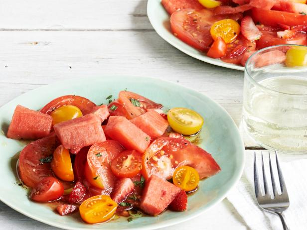 Zubereitung - Tomaten-, Wassermelonen- und Erdbeersalat