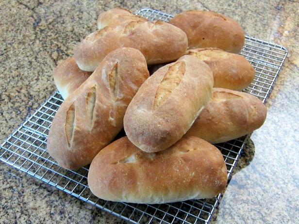 Wie man Hoagie-Brötchen zubereitet