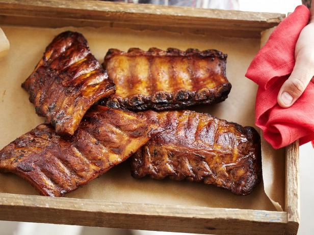 Bourbon barbekü soslu domuz kaburgaları