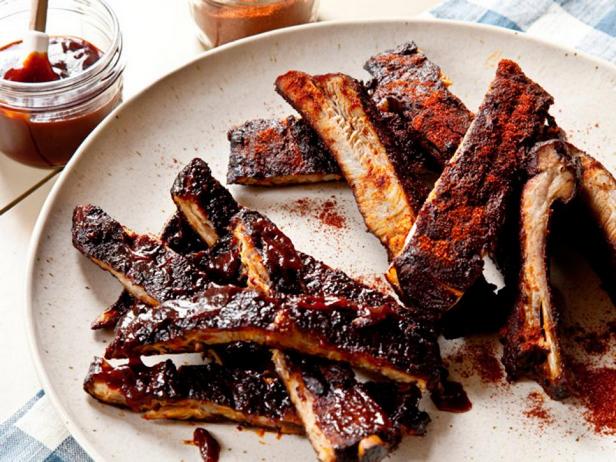Barbekü soslu füme domuz kaburgası