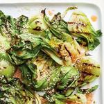 Gegrillter Pak Choi mit Sesamsamen