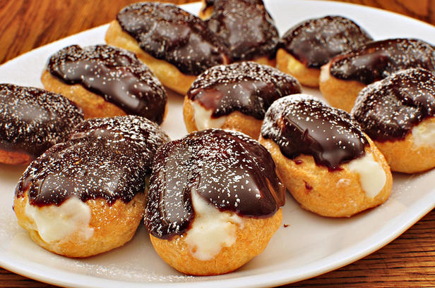 Anleitung zur Herstellung von Mini-Schokoladen-Eclairs