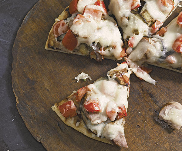 Kuinka tehdä grillattua munakoisopizzaa