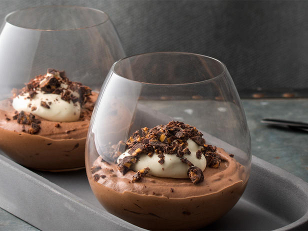 Wie man Schokoladenmousse zu Hause zubereitet