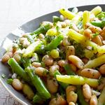 Salat mit grünen und weißen Bohnen