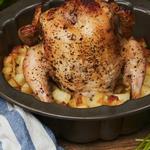 Gegrilltes Hähnchen mit provenzalischen Kartoffeln in einer Muffinform