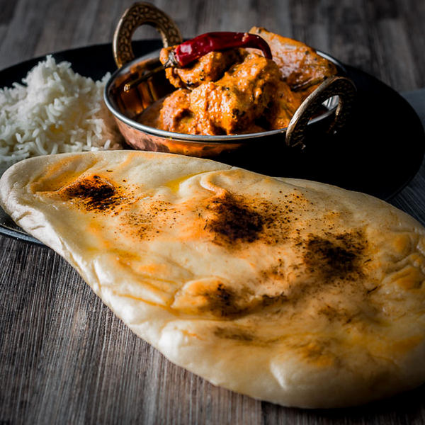 Wie man Naan zubereitet – indisches Hefefladenbrot