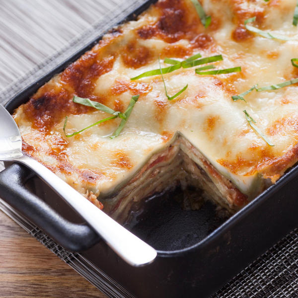 So bereiten Sie eine sommerliche Auberginenlasagne zu