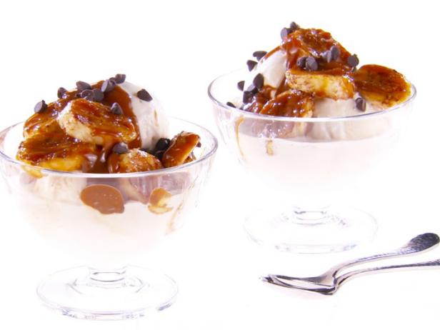 Wie man Bananas Foster mit Karamell zubereitet