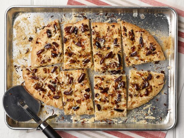 Wie man Olivenfocaccia zubereitet