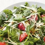 Grünkohl-, Endivien- und Erdbeersalat