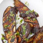 Gegrillte Aubergine mit Hoisin-Glasur
